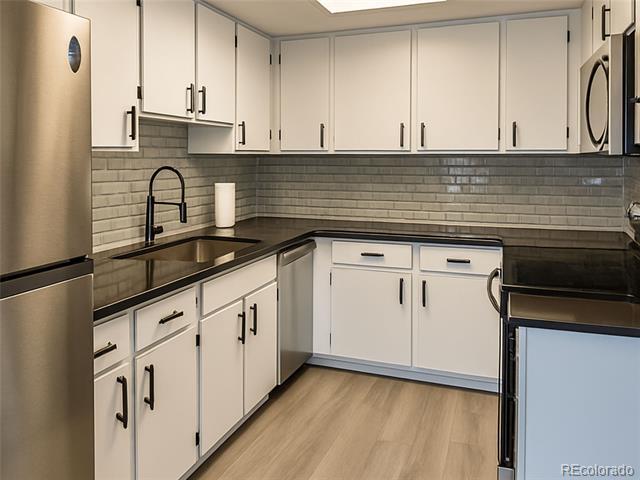 Foto del edificio - 17053 E Tennessee Dr