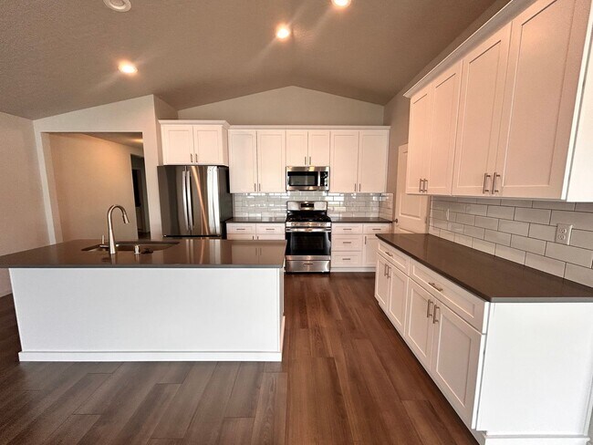 Building Photo - Stunning 4 Bed, 2 Bath Rancher in Spokane ...