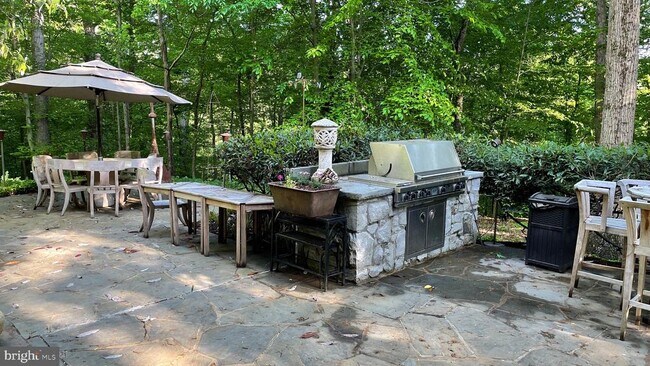 Foto del edificio - 9906 River View Ct