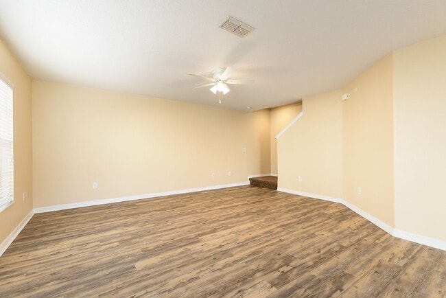 Building Photo - PRISTINE CLEAN 3 BDRM TOWNHOUSE IN SANFORD!