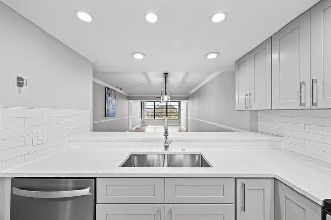 Building Photo - 3716 Whitehall Dr