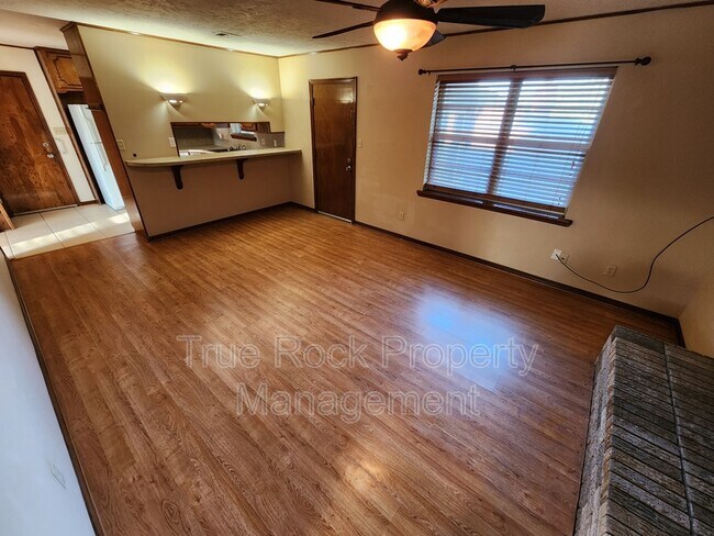 Foto del edificio - 329 S Morrison Dr