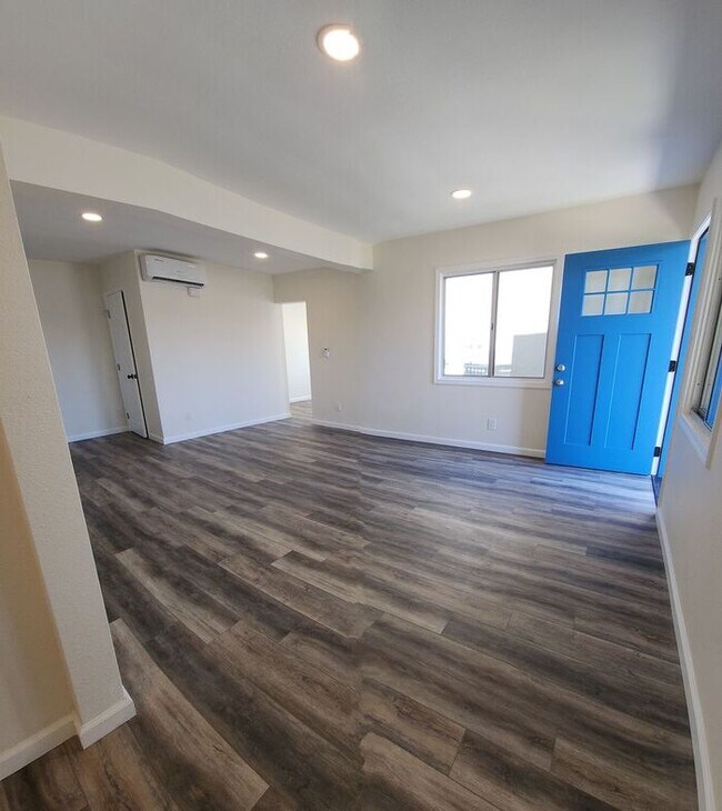Building Photo - La Mesa Village Jr. One Bedroom-NICE SPACE