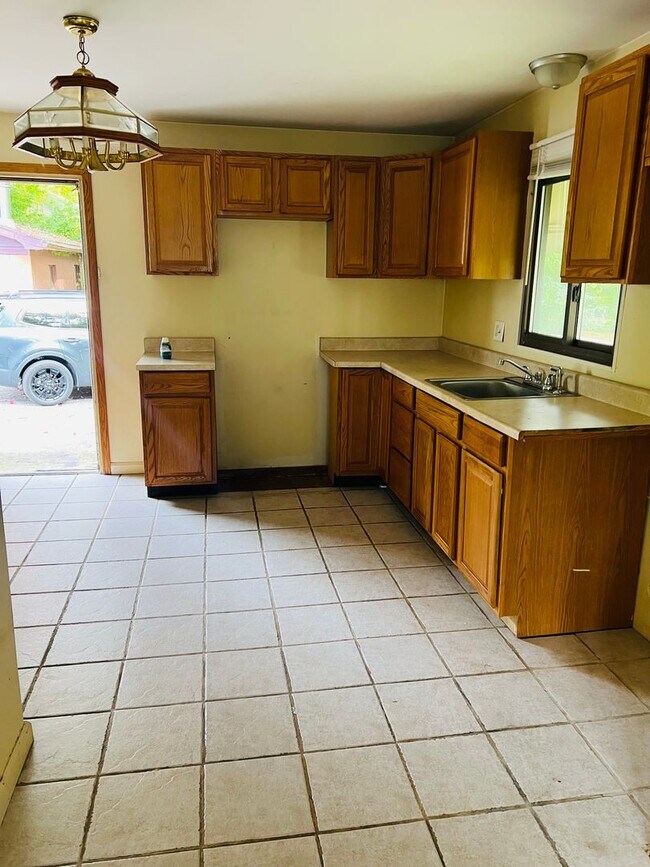 Building Photo - 2 bedroom single family home ready now