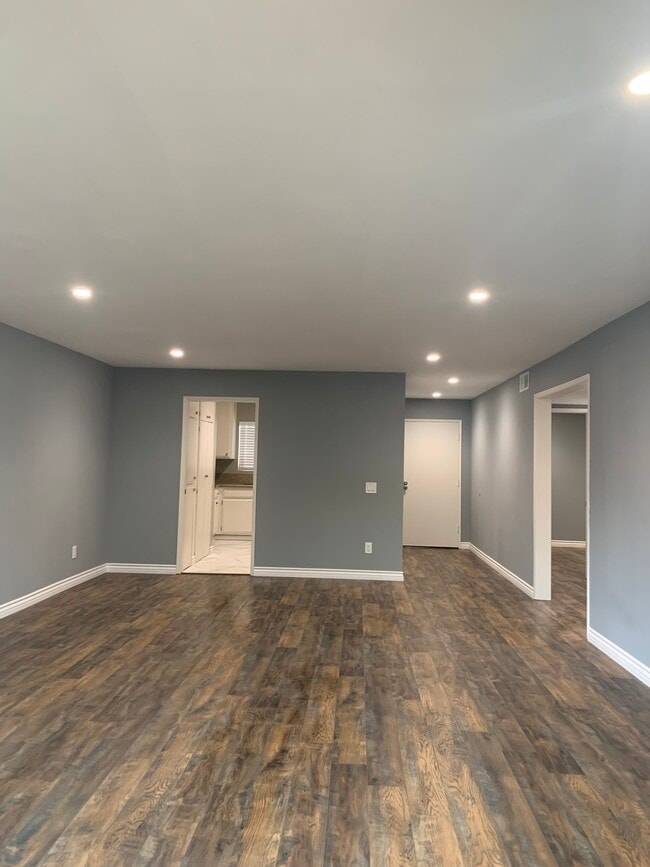 Building Photo - 350 Burchett St