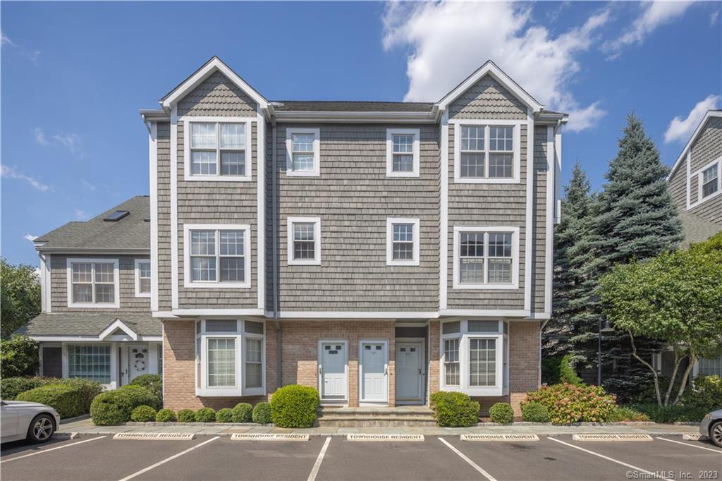 94 Southfield Ave Unit 204, Stamford, CT 06902 Condo for Rent in