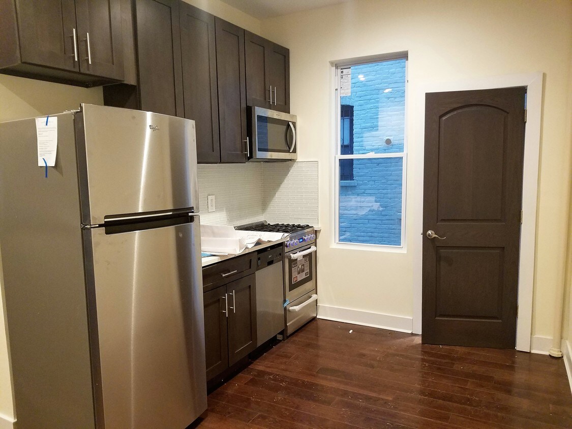 Foto principal - 23-56 31st St