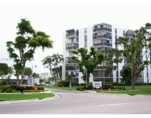 Foto del edificio - 3475 N Country Club Dr
