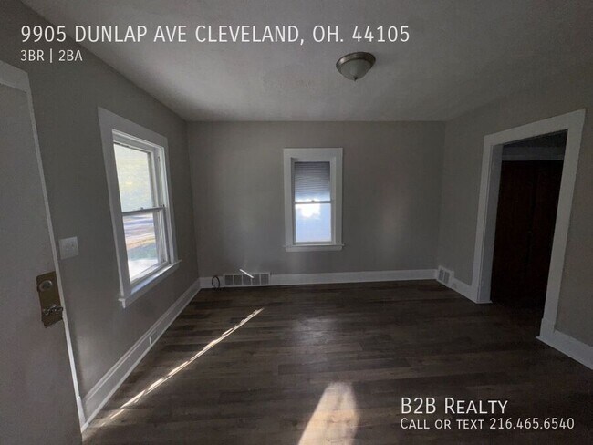 Foto del edificio - 9905 Dunlap Ave