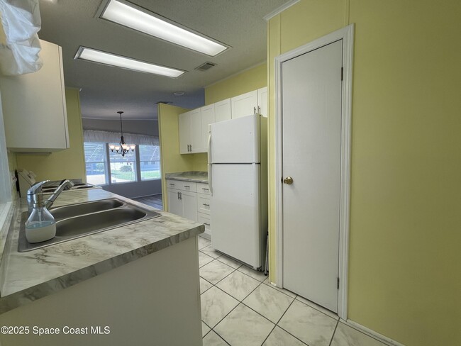 Building Photo - 1204 Calusa Dr