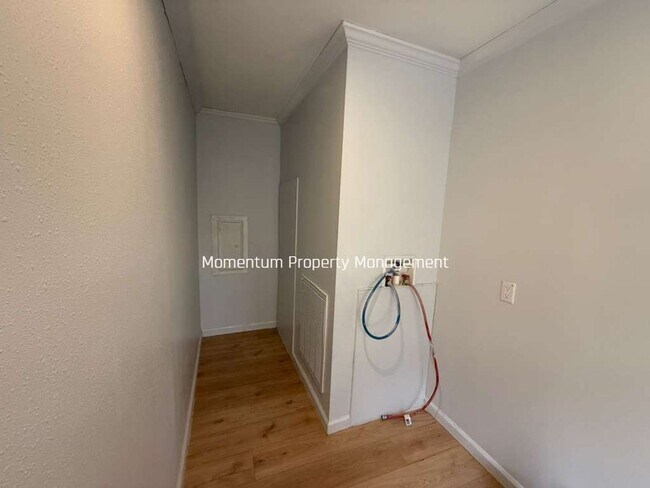 Foto del edificio - Beautiful & Modern 3/2 Ready Now !