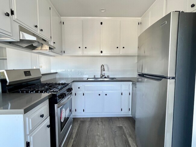 Foto del edificio - 8038 Blackburn Ave