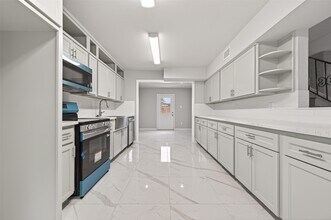 Building Photo - 7739 Antoine Dr