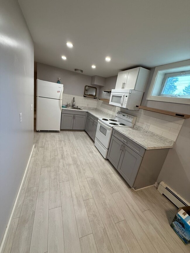 Building Photo - 121 Dunbar Ave