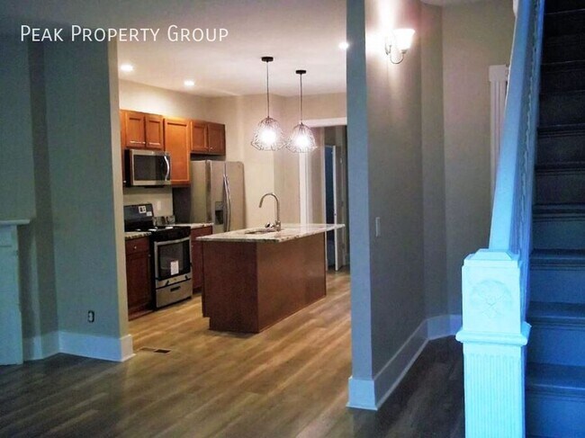 Building Photo - Huge 7 bedroom home nearby to UC campus!