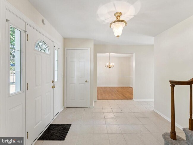 Building Photo - 13563 Point Pleasant Dr