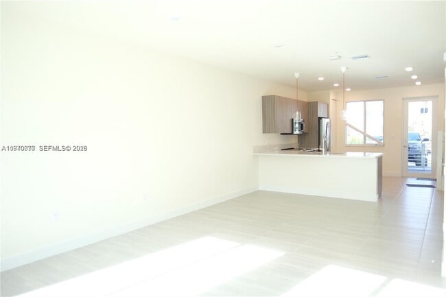 Foto del edificio - 6416 NW 102nd Ct
