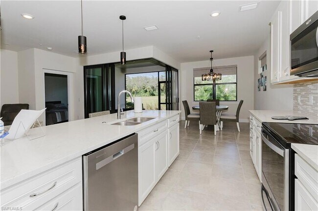 Foto del edificio - 5697 Mayflower Way