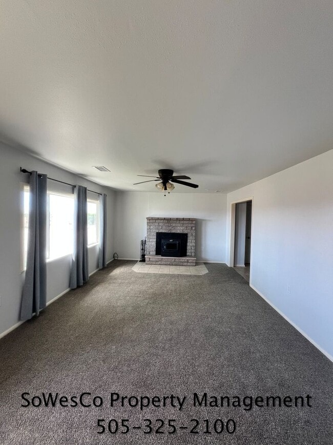 Foto del edificio - 3 Bedroom 1.5 Bath House with Garage