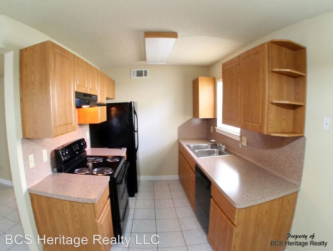 Building Photo - 802 Oran Cir