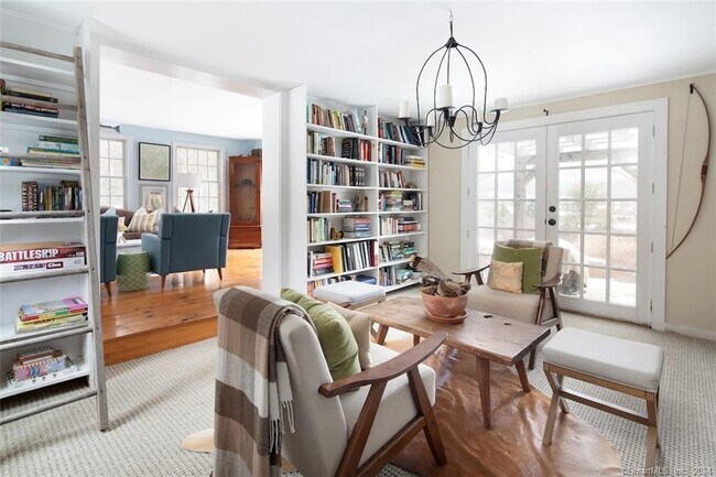 Foto del edificio - 43 Reservoir Rd