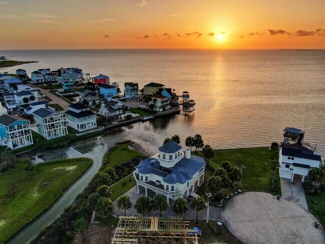 Building Photo - 22621 Bay Point Dr
