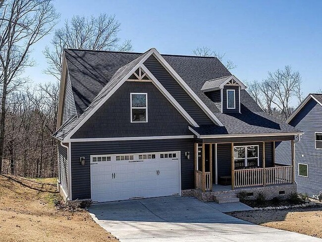 Building Photo - BEAUTIFUL SINGLE FAMILY HOME