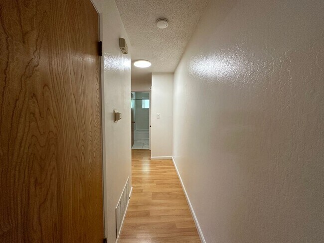 Foto del edificio - 2 br, 1 bath House - 5159 Connecticut Dr #4