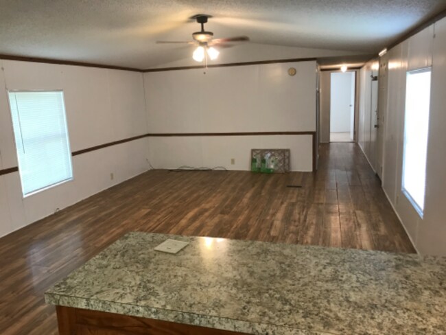 Foto del edificio - 7131 Golden Meadows Rd