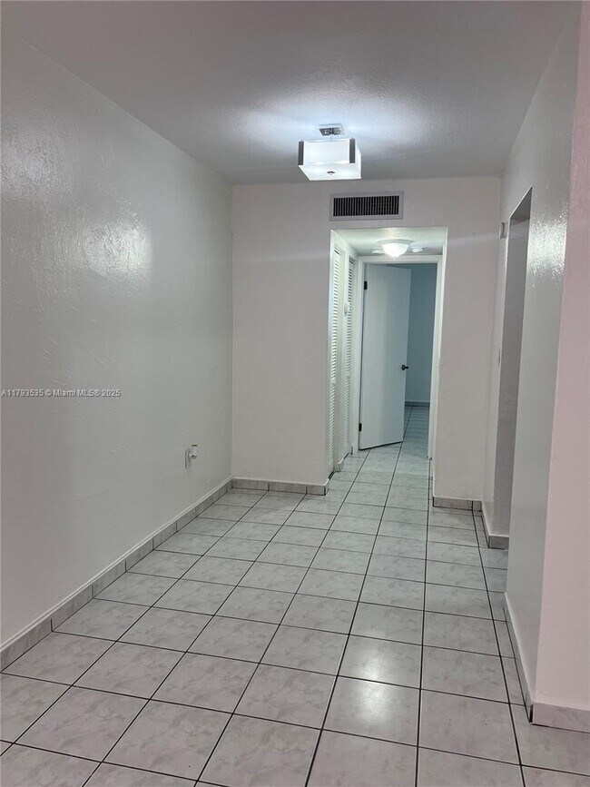 Foto del edificio - 4655 Palm Ave