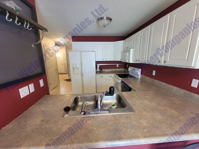 Foto del edificio - 3 Bedroom/2.5 Bathroom Townhome – Available August 1st!