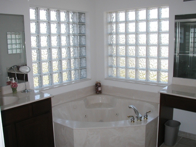 Building Photo - THOUSAND OAKS