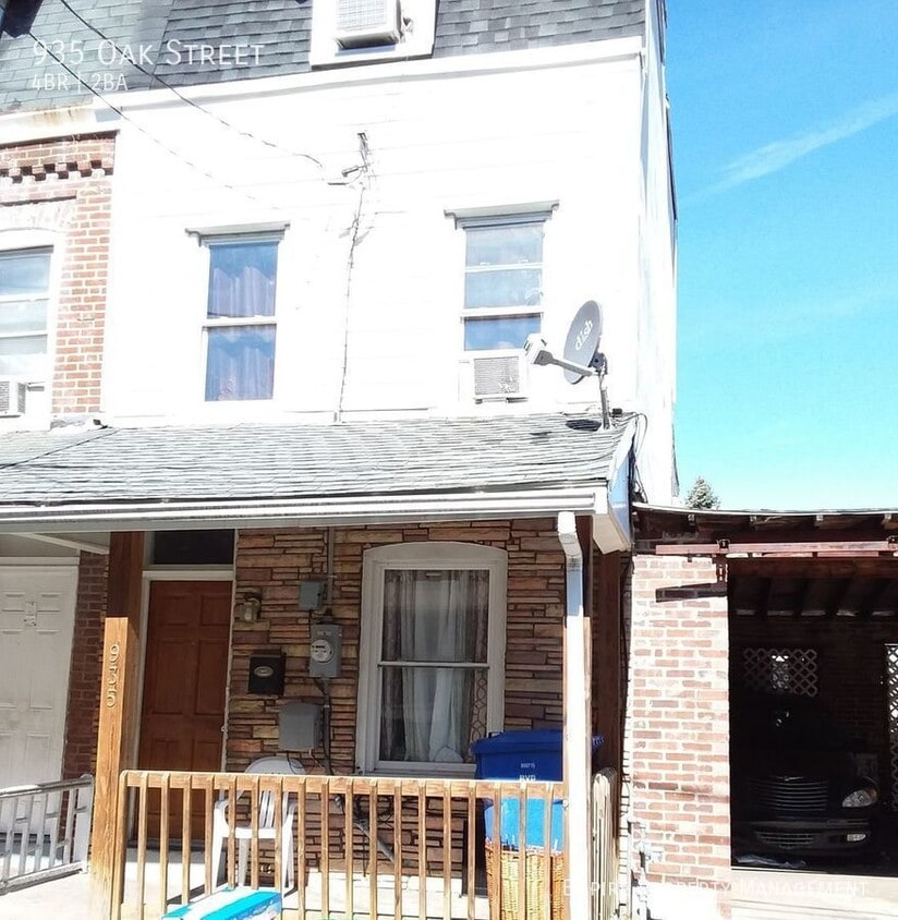 Primary Photo - 4 Bedroom/1.5 Bathroom Townhouse in Allent...