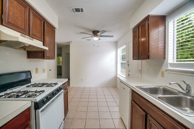 Foto del edificio - 10310 Little Pebble Dr