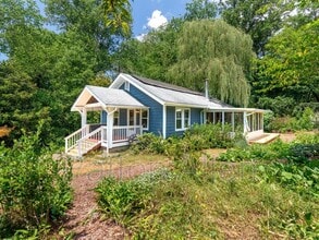 Building Photo - 83 5th Ave