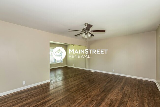 Foto del edificio - 3 Bedroom Pet-Friendly Home in Tarrant, AL with Main Street Renewal
