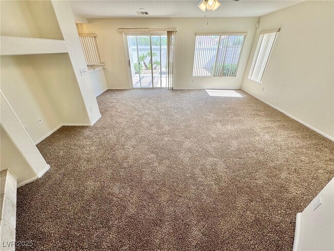 Foto del edificio - 932 Ribbon Grass Ave