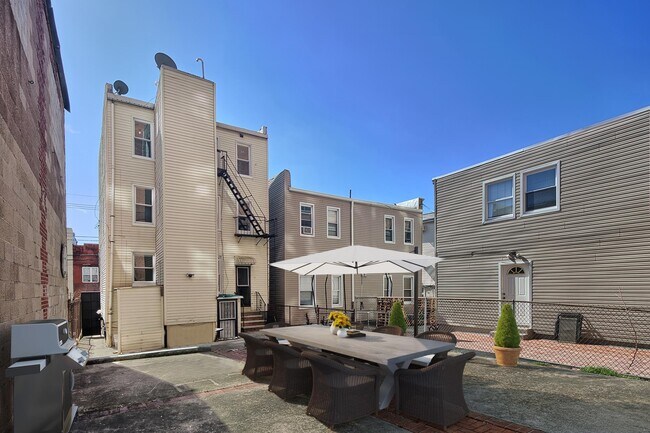 Building Photo - 120 36th St