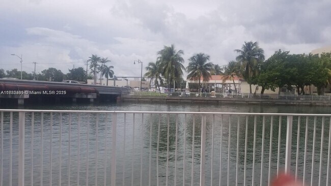 Foto del edificio - 7118 Bonita Dr