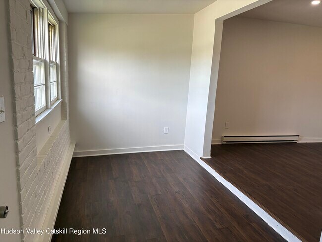 Foto del edificio - 103-105-105 Flatbush Camp Rd