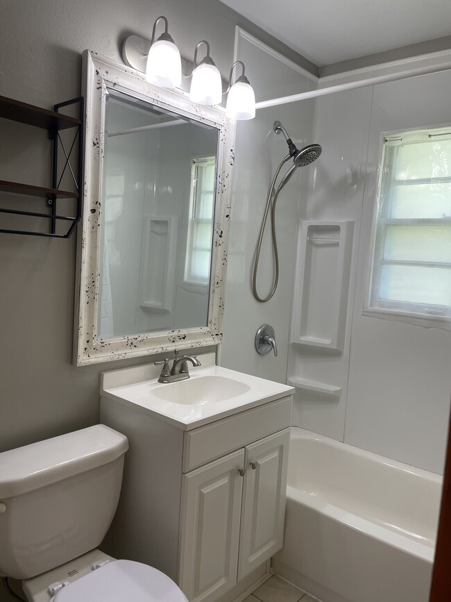 Foto del edificio - 551 Spring Creek Dr