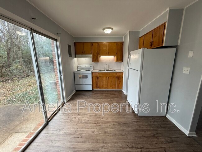 Foto del edificio - 1404 Bloomingdale Rd