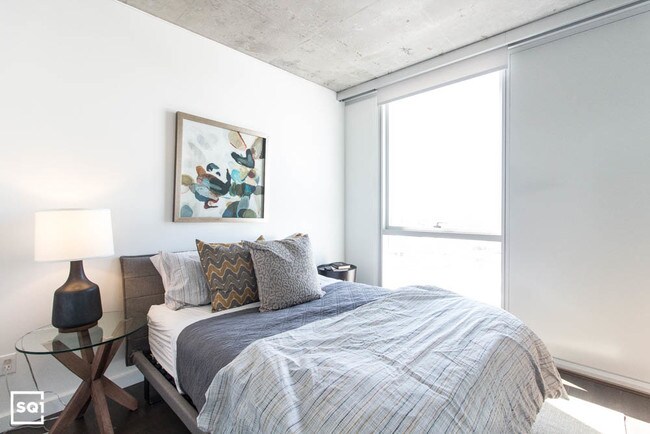 Foto del edificio - 661 W Division St