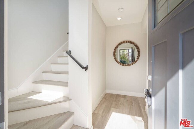 Foto del edificio - 5335 Homeside Ave