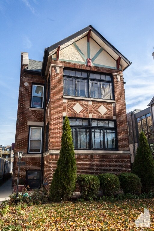 Building Photo - 4411 N Hermitage Ave