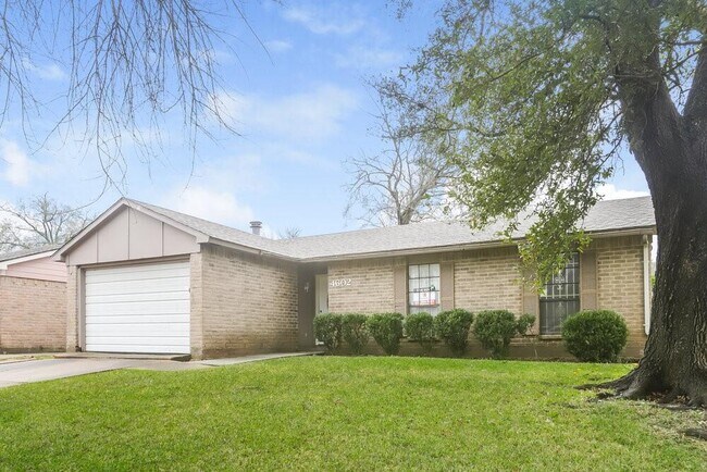 Building Photo - 14602 Flair Dr