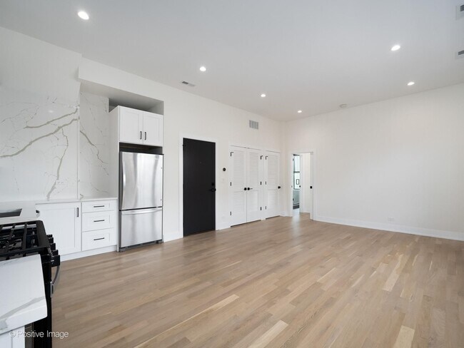 Foto del edificio - 1500 N Western Ave
