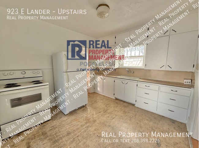 Building Photo - 2 bed 1 bath - Upstairs unit