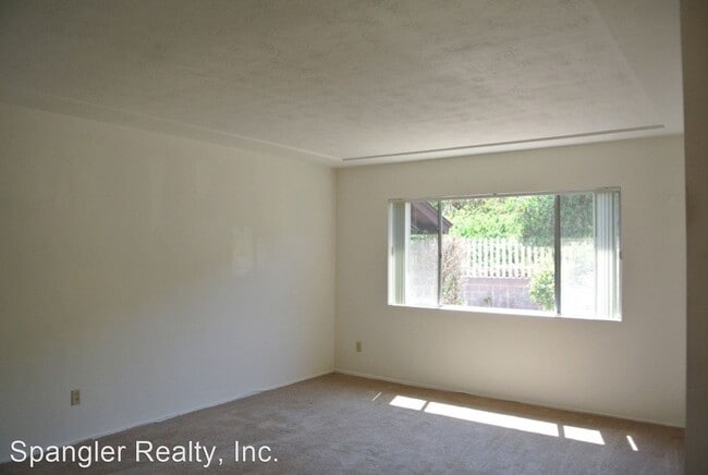 Building Photo - 3 br, 2 bath House - 218 East J Street