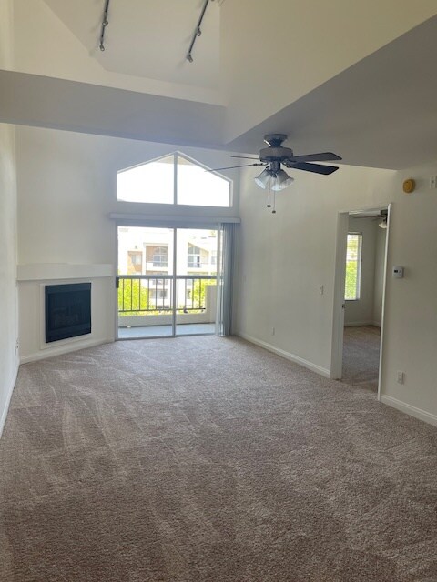 Foto principal - 5545 Canoga Ave